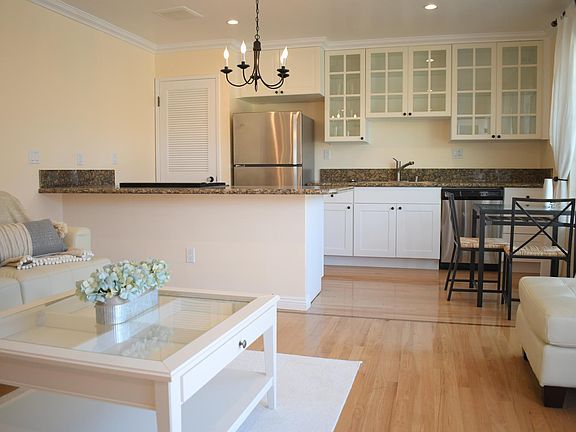 4th image of 1028 12th St APT 8