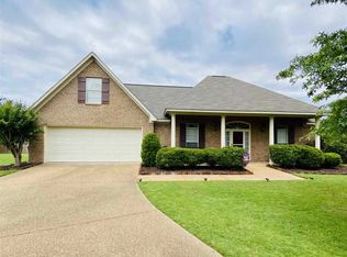 137 Middle Field Dr, Canton, MS 39046