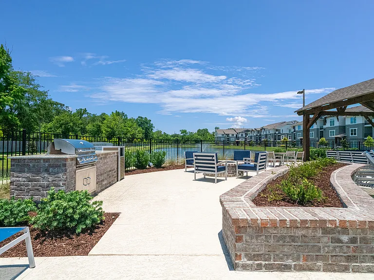 Silver Oaks Apartments — Photo 6