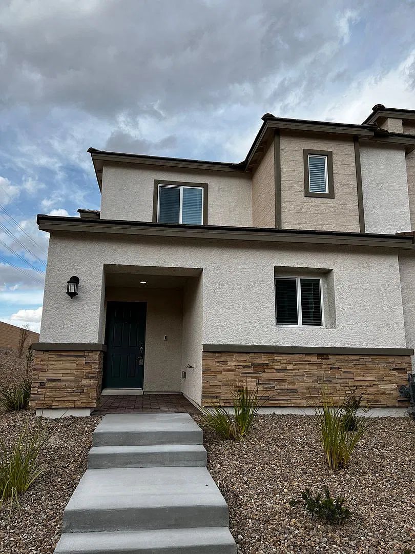 Northwest Like New Townhome — Photo 1