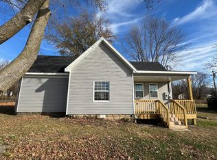 630 N Harrison Ave, Aurora, MO 65605
