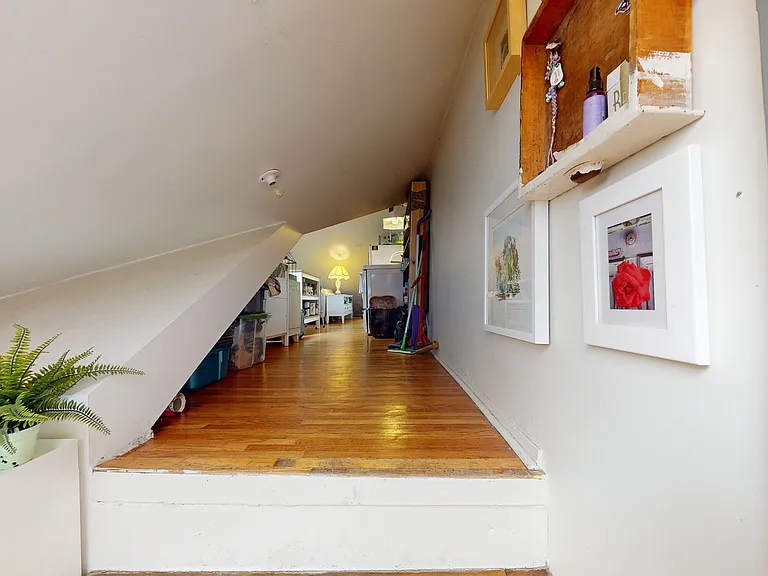 219 Bathurst St #3 — Photo 9