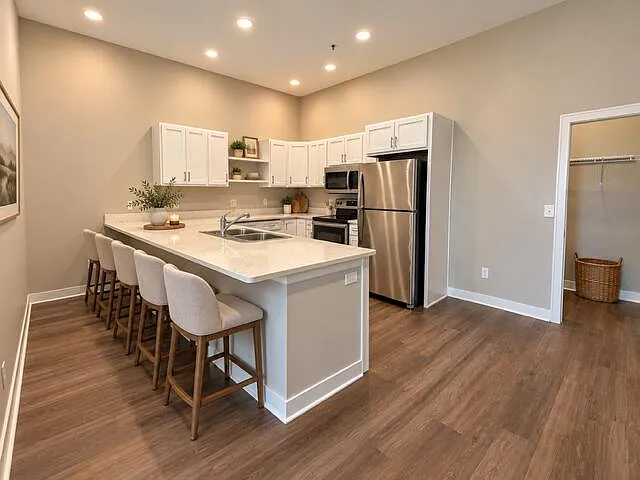 1 bed, 1.0 bath, 748 sqft, $1,750 — Photo 3