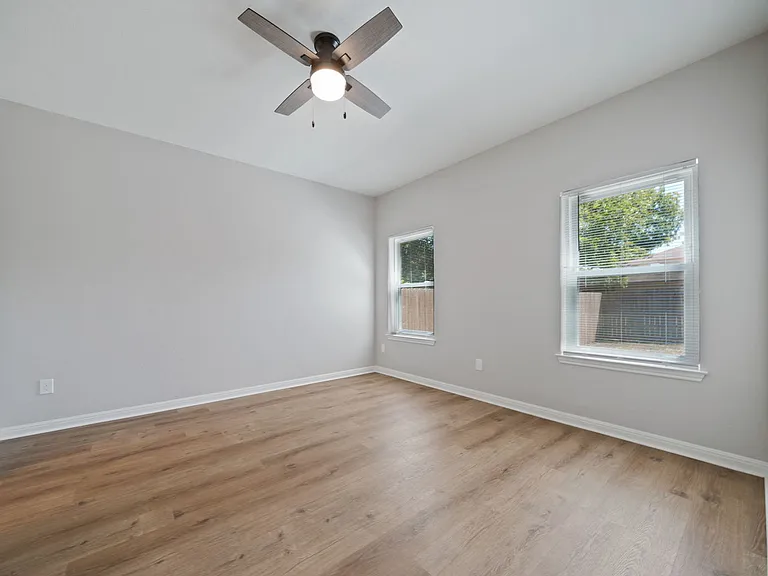 521 Clearfield Dr — Photo 8