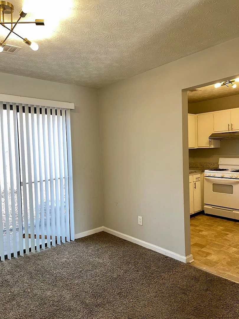 945 Silverwood Drive — Photo 4