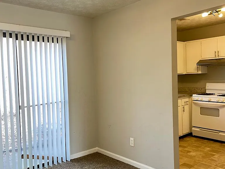 945 Silverwood Dr — Photo 4
