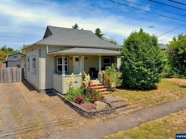 157 E Elmore St, Lebanon, OR 97355