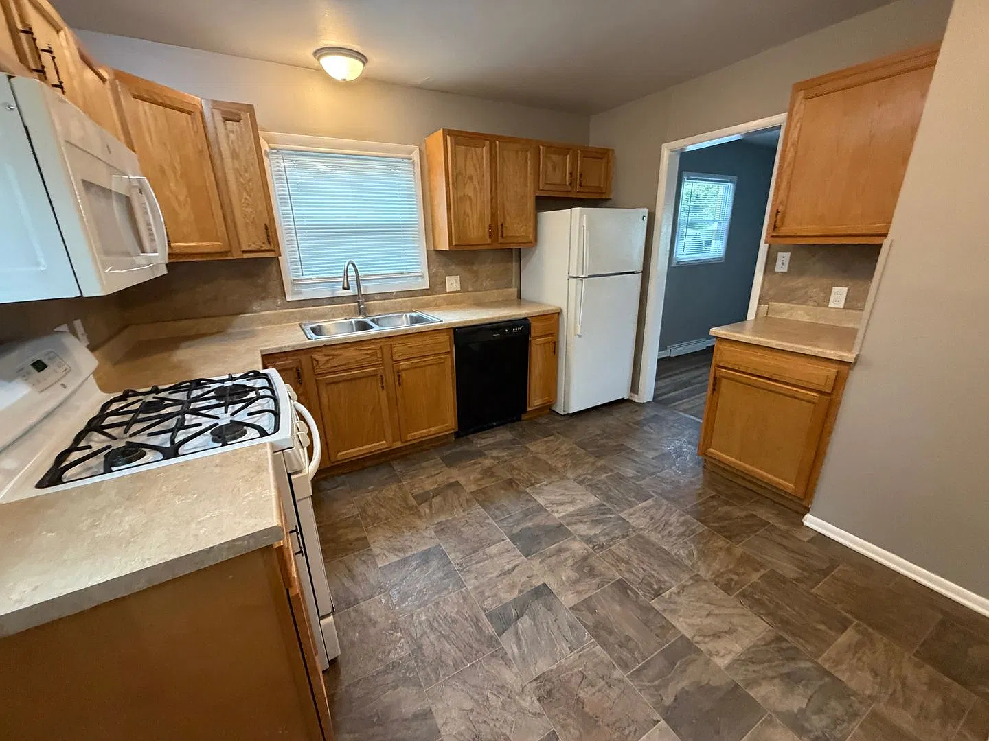 4711 Warsaw St - Great Three Bedroom Home ! — Photo 3