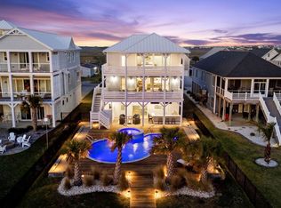 9059 W 9th St, Surf City, NC 28445