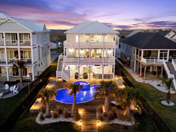 9059 W 9th Street, Surf City, NC 28445