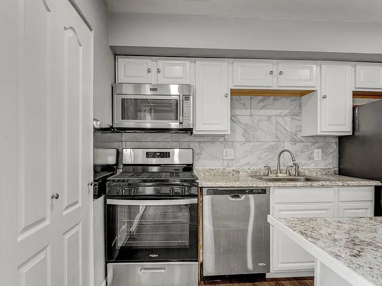 6450 Washington Sq — Photo 7