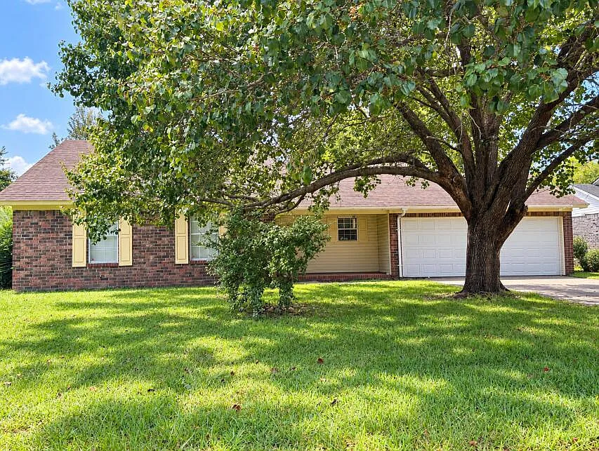 3 bed, 2.0 bath, 1485 sqft, $1,595 — Photo 2