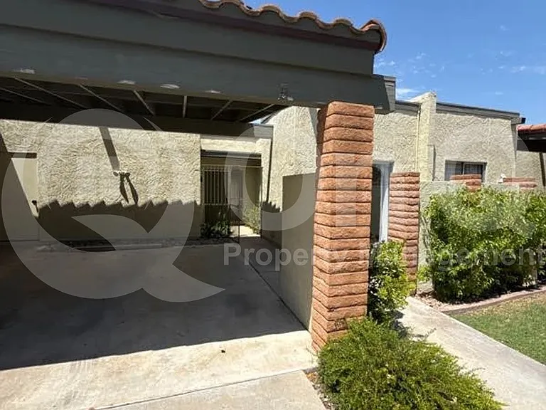 4322 N 28th Way — Photo 1