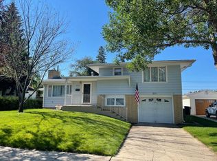 304 14th St E, Williston, ND 58801