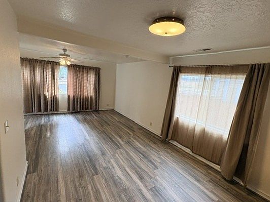 4th image of 607 Oregon Way