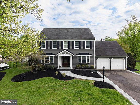4th image of 414 Aspen Ct