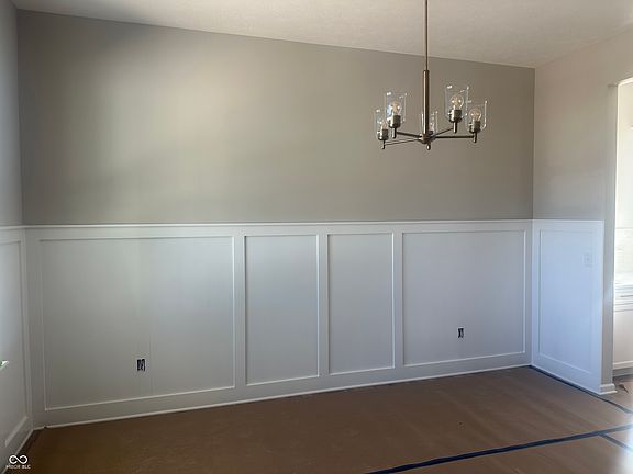4th image of 4955 Elaine Ct