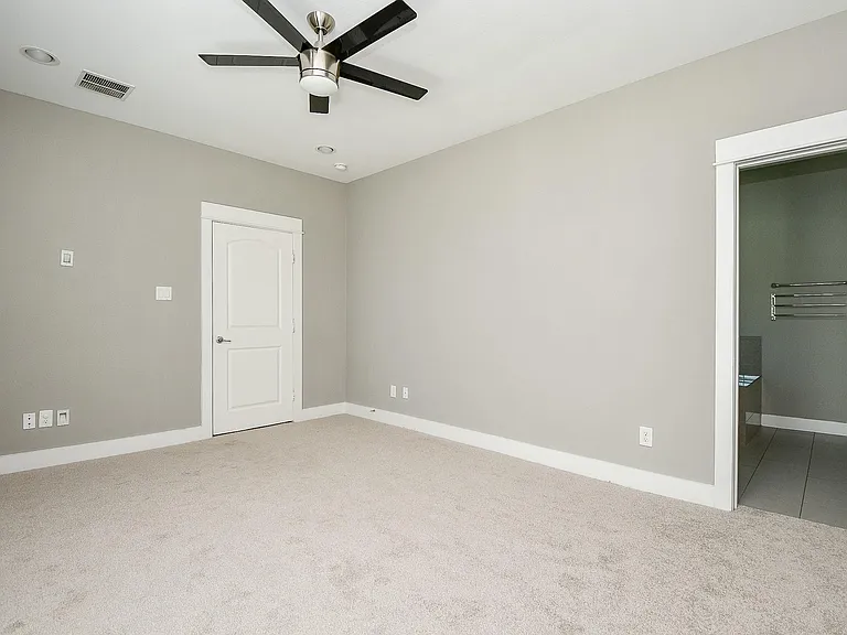 955 W 24th St #D — Photo 35