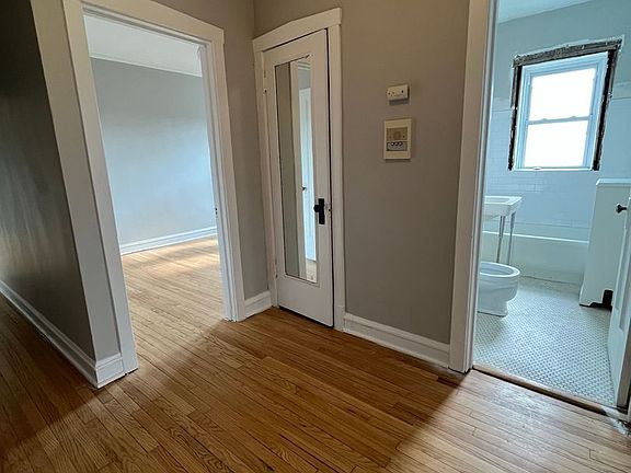 5th image of 1317-19 Brummel St #3W