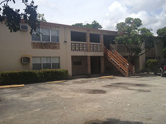 3rd image of 2627 NW 20th Ave APT 1