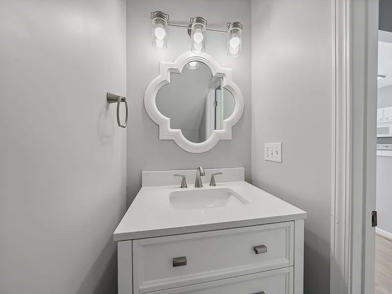 306 Canyon Lake Cir — Photo 7