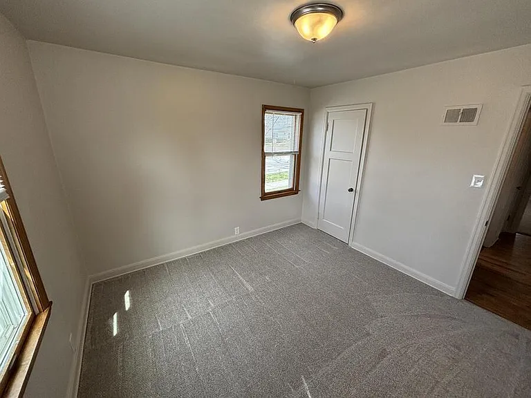 W63N399 Hillcrest Ave — Photo 12