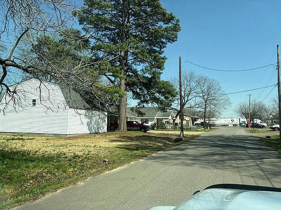 3rd image of 915 Tennessee Ave