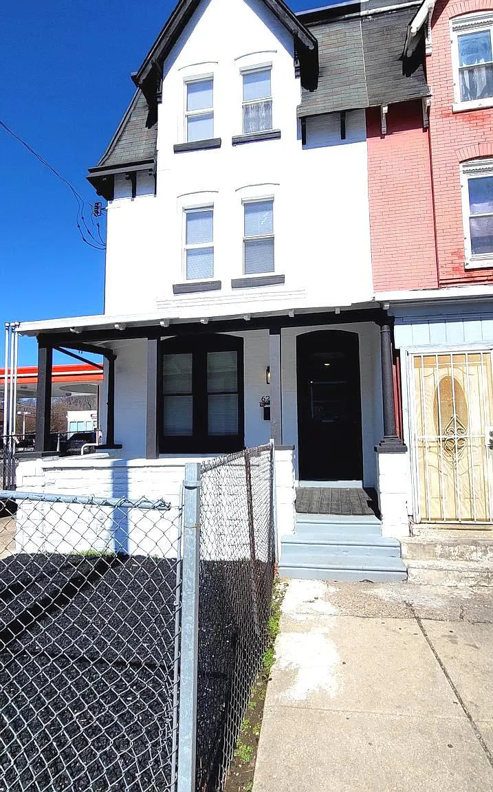 7 bed, 1800 sqft, $2,800 — Photo 1