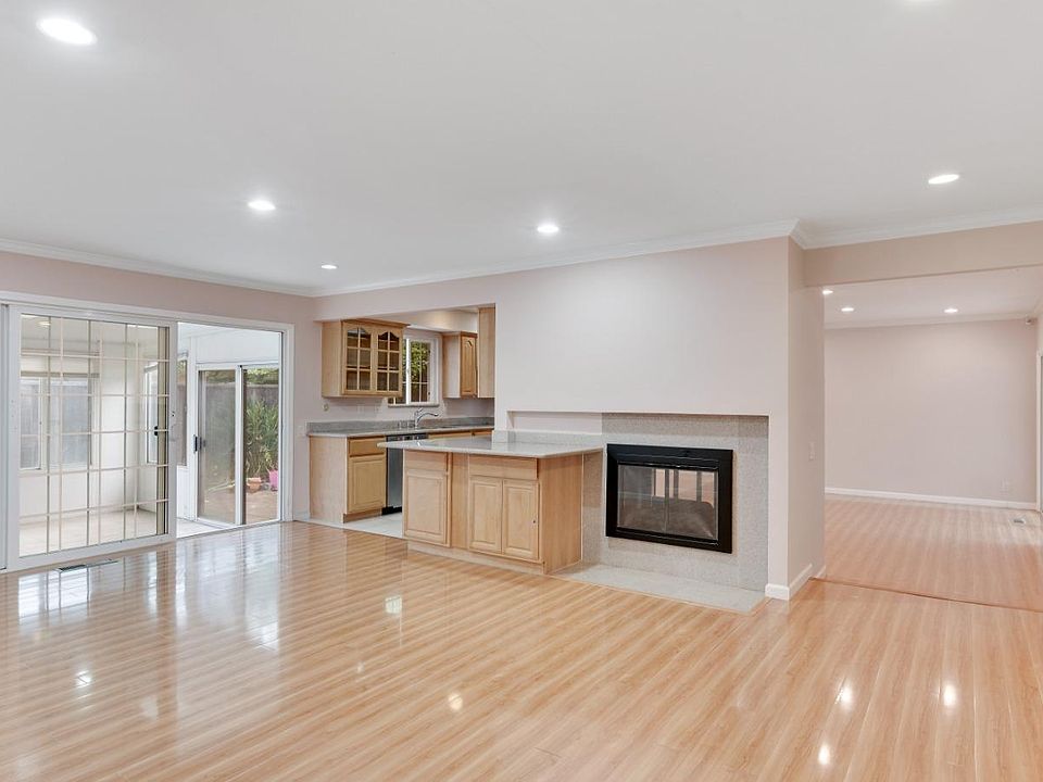 Beautiful, flowing floor plan!