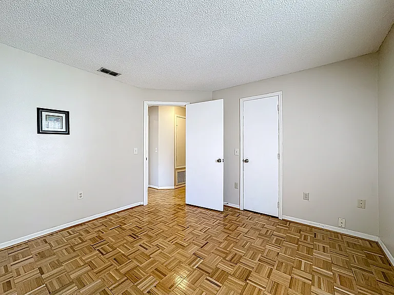 3033 Dunhill Dr — Photo 14