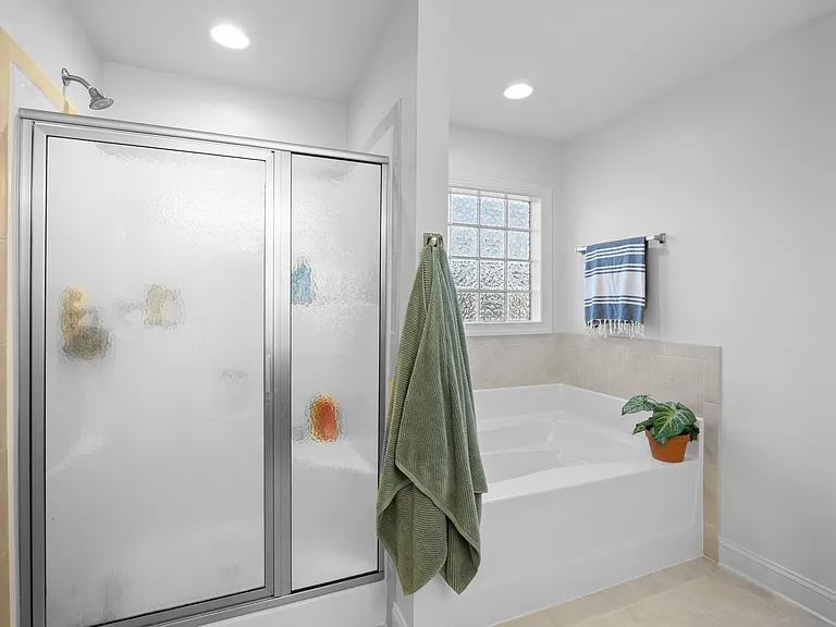 1010 Spot Cir — Photo 19