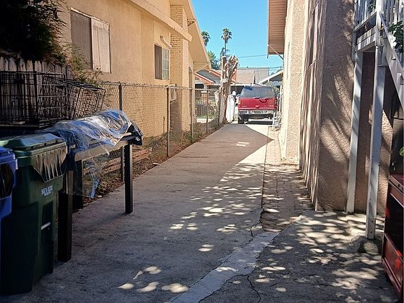 3rd image of 1060 W 51st Pl