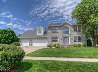 2402 Hillsboro Dr, Bloomington, IL