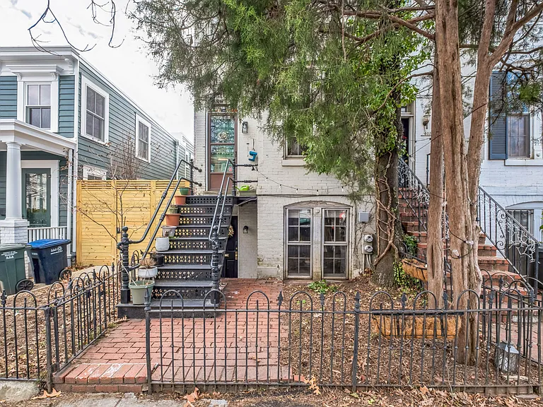 605 E St SE #B — Photo 14