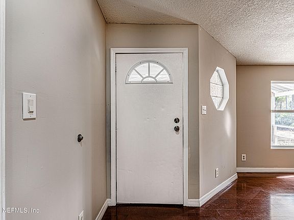 5th image of 2230 Hibiscus Ave