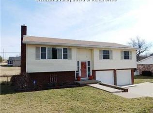 6 White Rock Dr, Hurricane, WV 25526