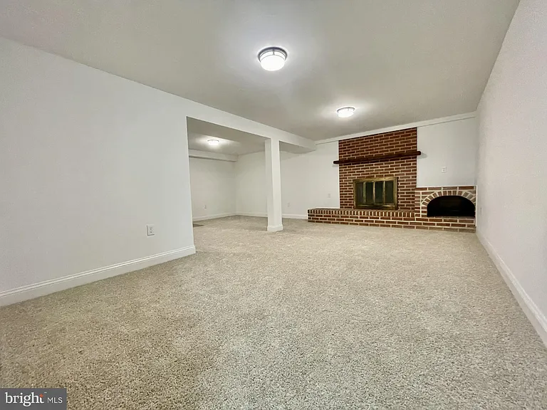 313 Windsor Ct — Photo 18
