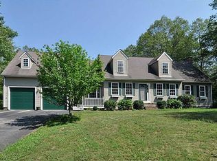 25 Chelsea Farm Dr, Richmond, RI 02898