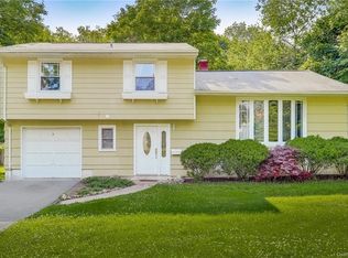 4 Brookside Ave, Airmont, NY 10901