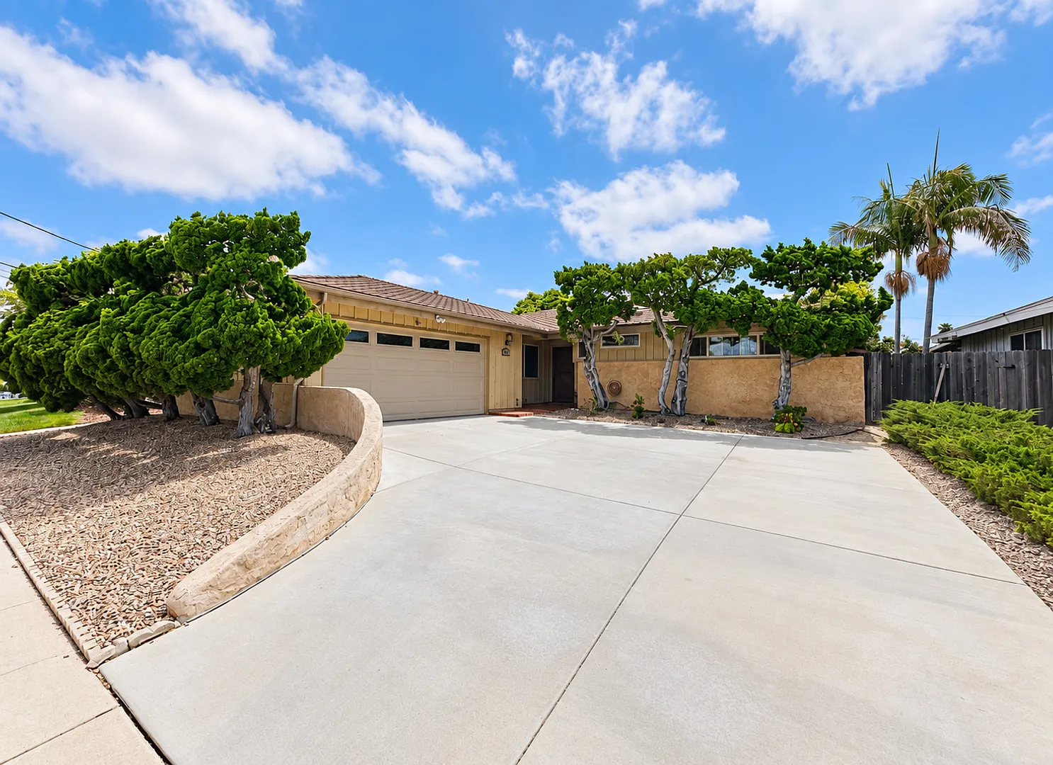 Beautifully Remodeled La Jolla/UTC Home with Vaulted Ceilings & Entertainer's Backyard — Photo 1