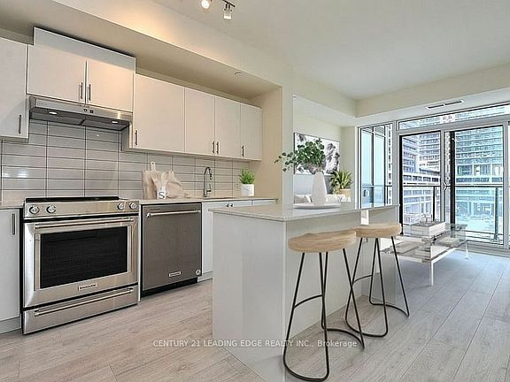 5th image of 9000 Jane St #422