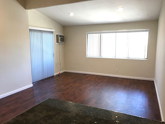 5th image of 21800 Schoenborn St Unit 270