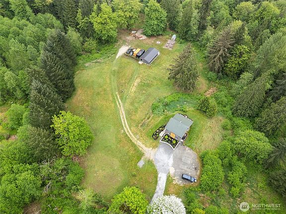 2nd image of 1527 Newberg Road