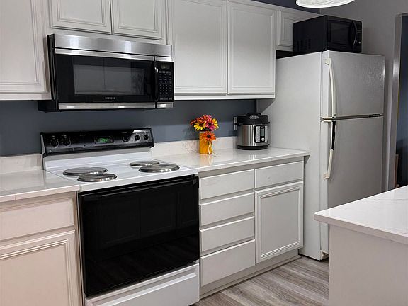 2nd image of 29 Heritage Village Ln