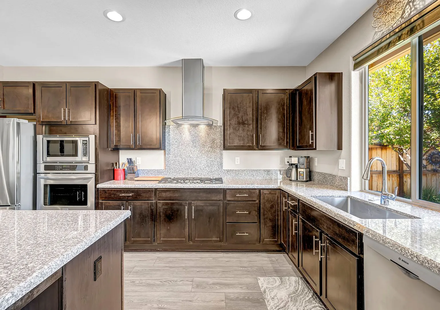 Luxury Single-Story Living Fully Furnished In Miramonte — Photo 3
