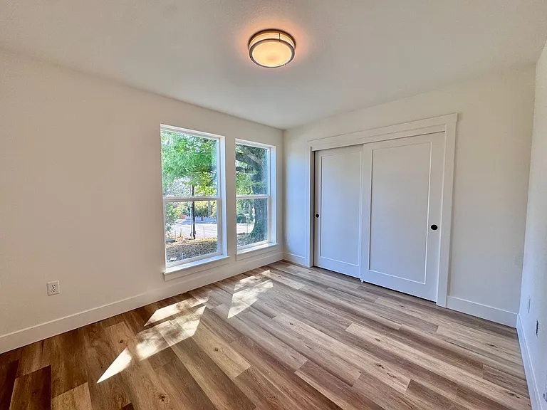 Brand New, Beautiful Townhomes! 2 & 3 Bedrm Units Available — Photo 52