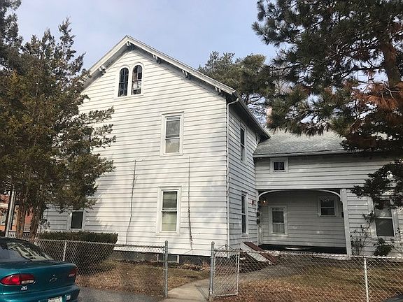 3rd image of 1603 Lonsdale Ave