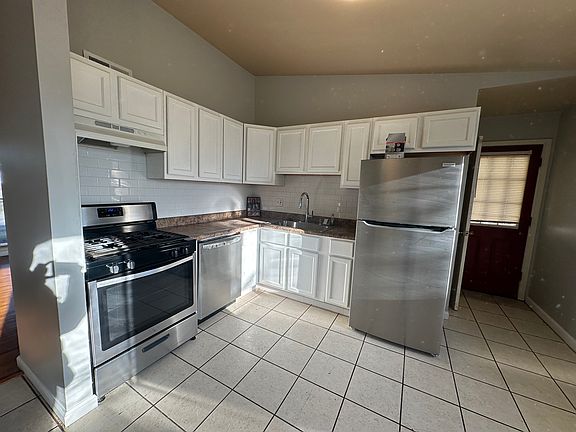 5th image of 1090 Cheyenne Dr