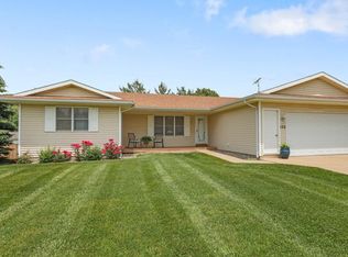 102 Jackson St, Pella, IA 50219