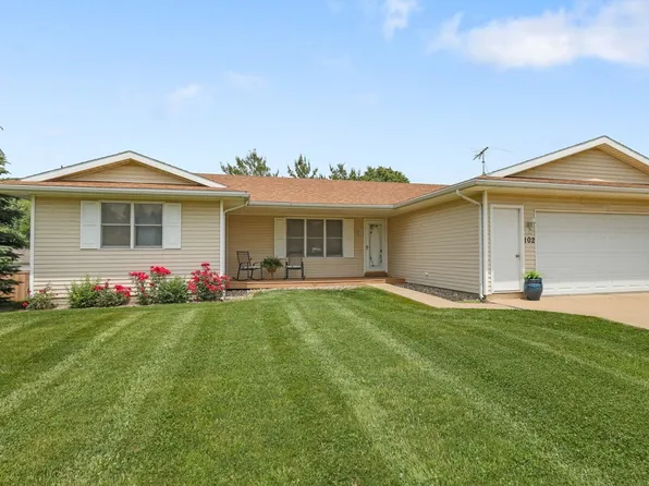 102 Jackson St, Pella, IA 50219